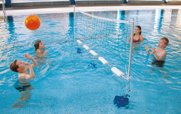 Wasser-Volleyball Spiel