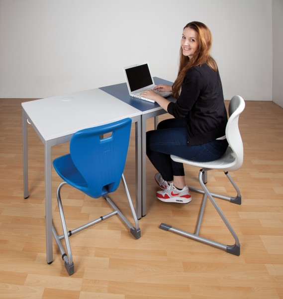 Einer-Computertisch, Blechkabel