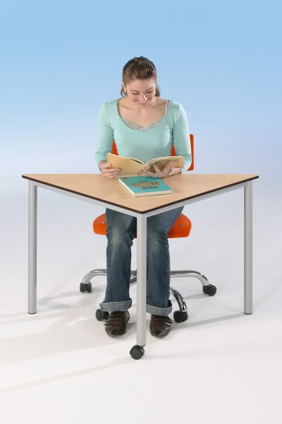 Dreieckstisch mit einer Rolle